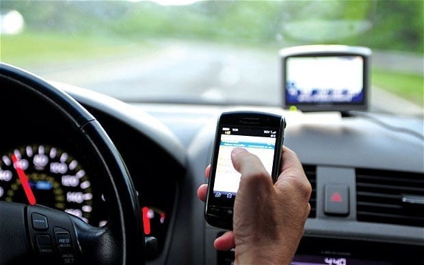 Mobilaus telefono naudojimas vairuojant
