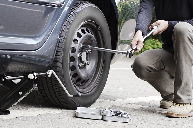 Kaip pakeisti automobilio ratą?