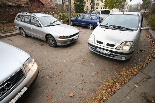 Kaip pasirinkti tinkamą vietą ir žinoti, kad tilpsite tarp kitų automobilių?