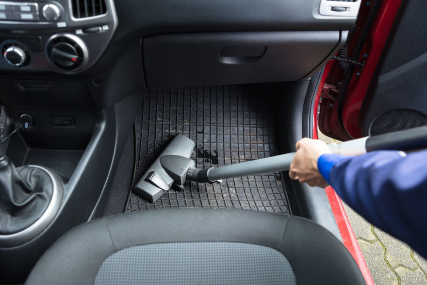 Drėgnas automobilio kilimėlis