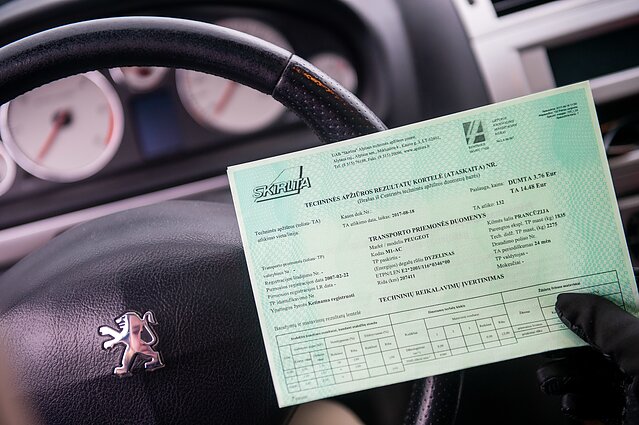 Motorinių transporto priemonių ir (ar) priekabų privalomosios techninės apžiūros dokumentų galiojimo panaikinimas galimas ir aplinkos apsaugos pareigūnui